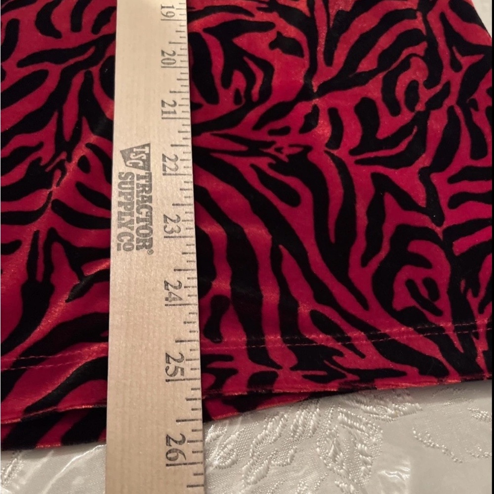 JM Collection Size L Red & Black Animal Print Button-Down Faux Velvet Side Slits - Picture 13 of 13